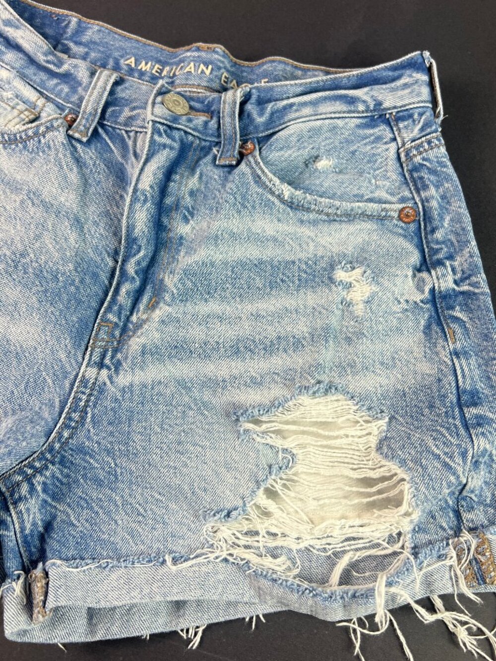 American Eagle Shorts Women's 25* Mom Blue Faded Cuffed Distressed Denim Tag 0 - Picture 3 of 16